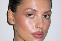 Blush Draping: la técnica que sigue dominando TikTok