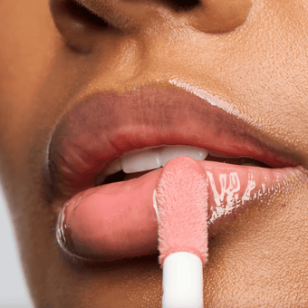 Blossom: Suave y delicado, aporta un toque de frescura y luminosidad a los labios.