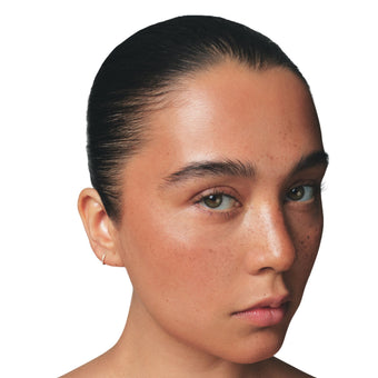 Lumen: bronceado con subtonos dorados.