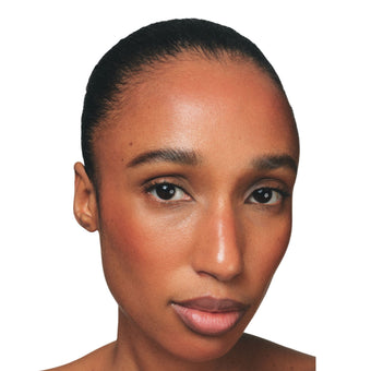 Ombra: bronceado caoba con subtonos profundos.